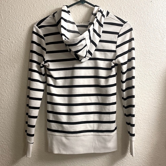 Black & White Striped Hoodie 🖤 - Picture 3 of 3